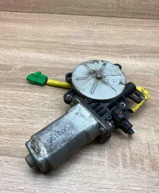 Honda CR-Z Front door window regulator motor 003100