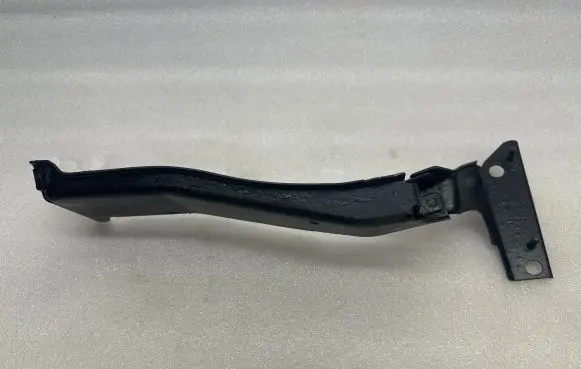 Audi A4 S4 B8 8K Fender mounting bracket 8K0821136M