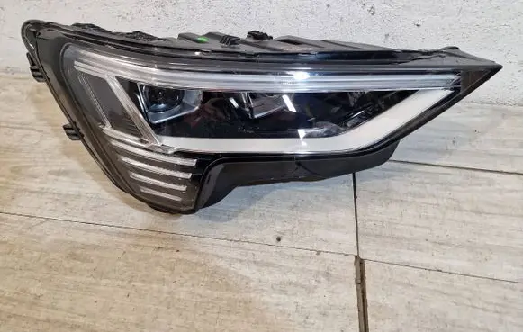 Audi e-tron Headlight/headlamp 4KE941040