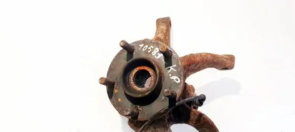 Nissan X-Trail T30 Front wheel hub
