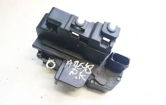 Chevrolet Captiva Front door lock a081876