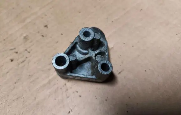 Jeep Grand Cherokee (WJ) Engine mounting bracket