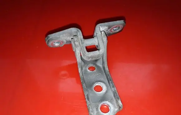 Mitsubishi Pajero Front door lower hinge NOCODE