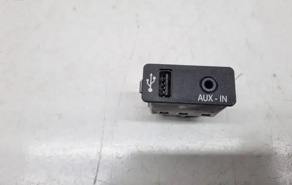 BMW X1 E84 AUX in-socket connector 9241332 84109241332