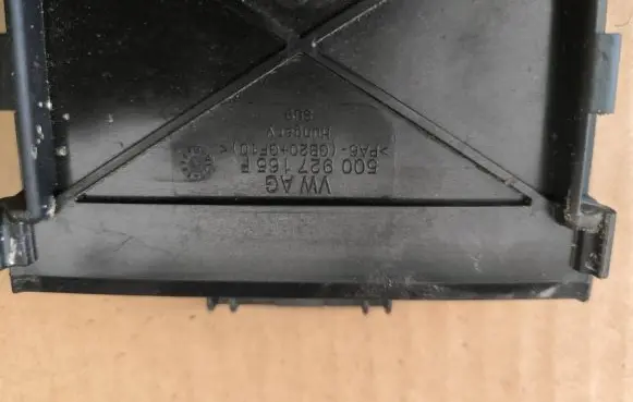 Volkswagen PASSAT B8 Fuse box cover 5Q0927165F 163513859