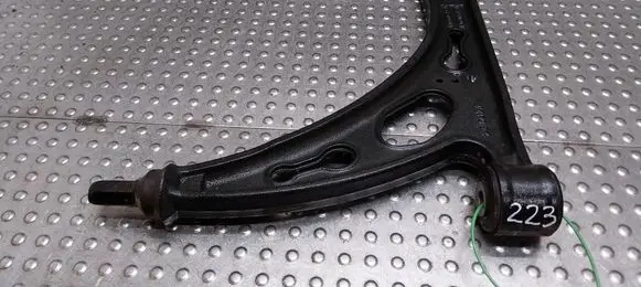 Volkswagen Golf V Front control arm 1K0407153G