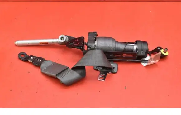 Volvo XC70 Front seatbelt 30675805