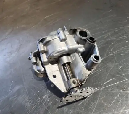 Renault Master III Oil pump 150103223R