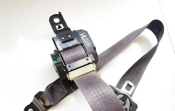 Jeep Grand Cherokee (WK) Front seatbelt 1002316