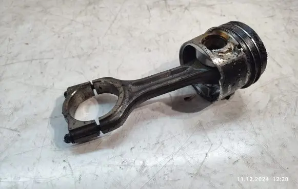 Piston with connecting rod