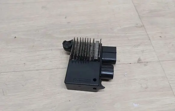 Toyota Verso Fan control module 89257-12010