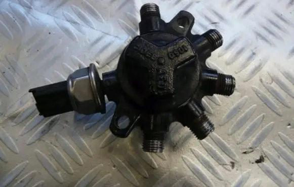 Renault Scenic II - Grand scenic II Fuel distributor R9144Z010D