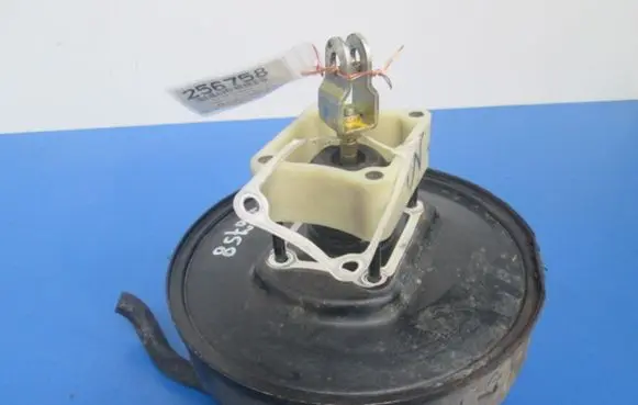 Hyundai Elantra Brake booster