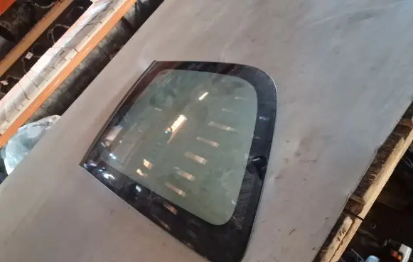 Suzuki Swift II Rear side window