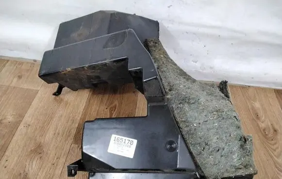Audi A4 S4 B5 8D Subwoofer speaker 8D9035381