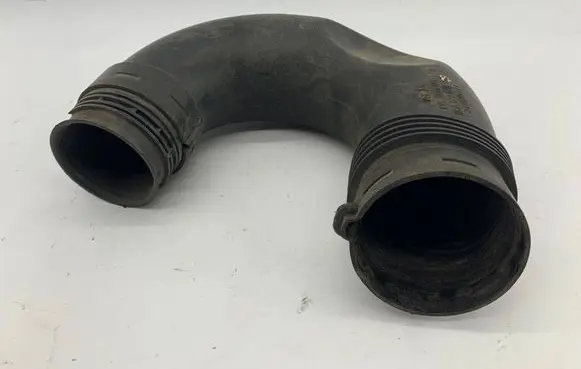 Volkswagen Touran I Air intake duct part 1K0129618B
