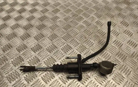 Opel Astra H Clutch master cylinder 90523769