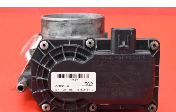 Mazda 3 I Throttle body valve 6M8G-9F991-A