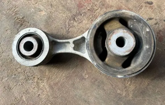 Honda Civic Engine mount bracket