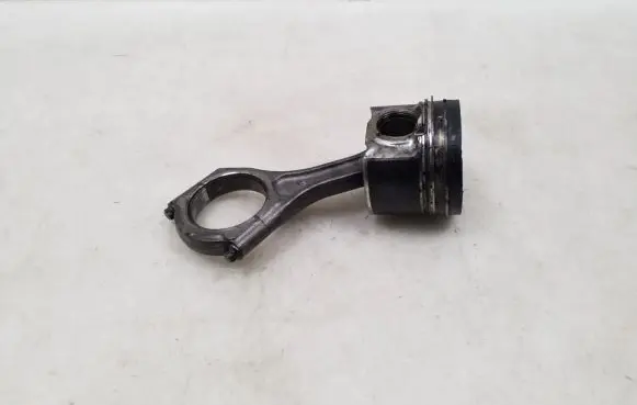 Subaru Outback Piston with connecting rod
