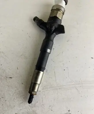 Toyota Hilux (AN10, AN20, AN30) Fuel injector 2367030100