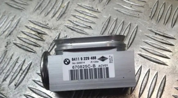 BMW 1 F20 F21 Air conditioning (A/C) expansion valve 670825C 64119229488