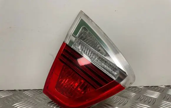 Tailgate rear/tail lights