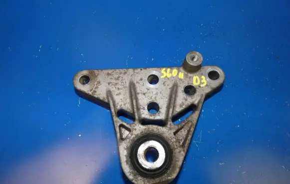 Volvo S60 Engine mount bracket 31262936