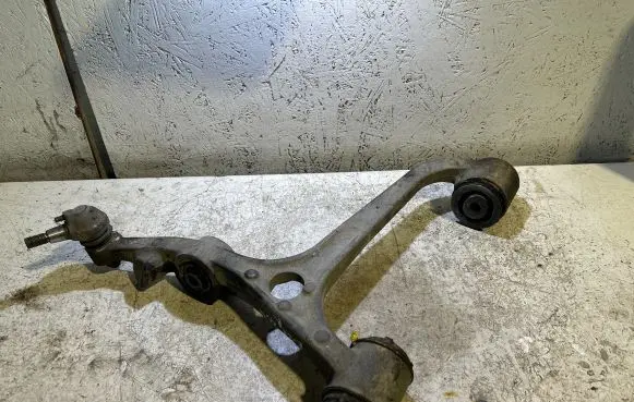 Mercedes-Benz E W211 Front lower control arm/wishbone A2113332402
