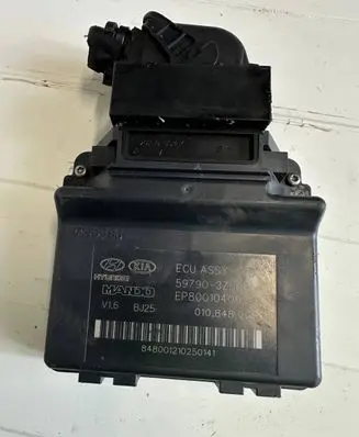 Hyundai i40 Hand brake control module 59790-3Z500