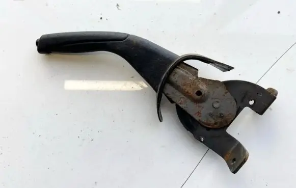 Handbrake/parking brake lever assembly