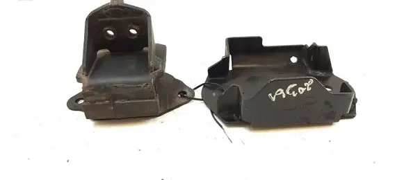 Isuzu D-Max Engine mount bracket