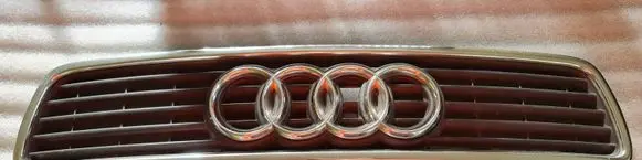 Audi A4 S4 B5 8D Front grill 8D0853651J