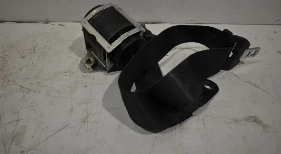 Mini One - Cooper R50 - 53 Front seatbelt 7118130