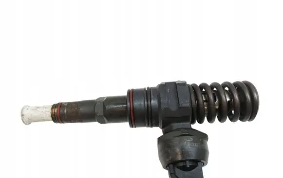 Volkswagen PASSAT B5 Fuel injector 038130073T