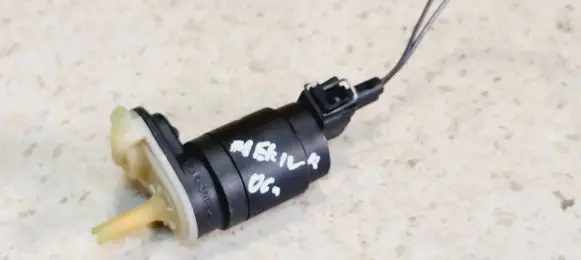 Opel Meriva A Windscreen/windshield washer pump 24439254