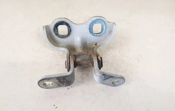 Opel Crossland X Front door upper hinge p16310