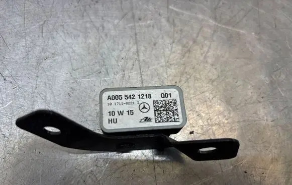Mercedes-Benz E AMG W212 Airbag deployment crash/impact sensor A0055421218