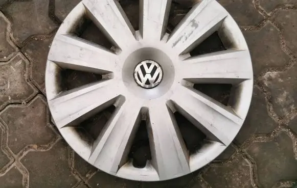 Volkswagen Sharan R16 wheel hub/cap/trim 7N0601147