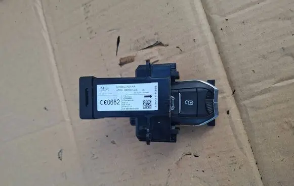 Citroen C4 II Picasso Ignition lock 9800630080