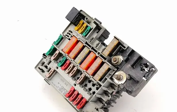 Peugeot 206 Fuse module 9628094480 1155904