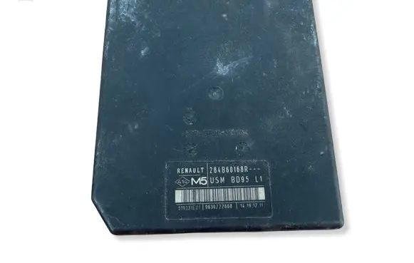 Renault Megane III Fuse module 284B60168R 9636222668 619331E01