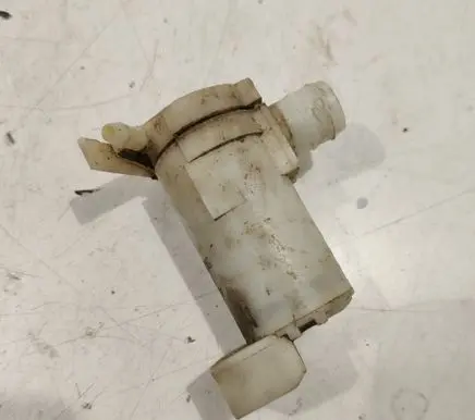 Nissan X-Trail T30 Windscreen/windshield washer pump