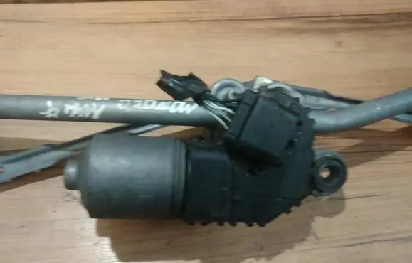 Ford Mondeo Mk III Wiper motor 0390241703