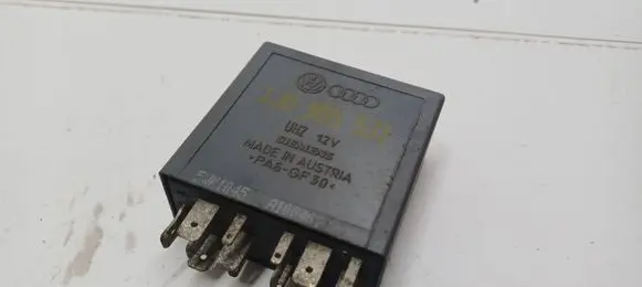 Volkswagen PASSAT B5.5 Window wiper relay 1J0955531