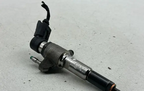 Volvo V50 Fuel injector 9802448680 10731