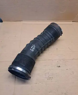 Volvo V70 Air intake hose/pipe 6898050