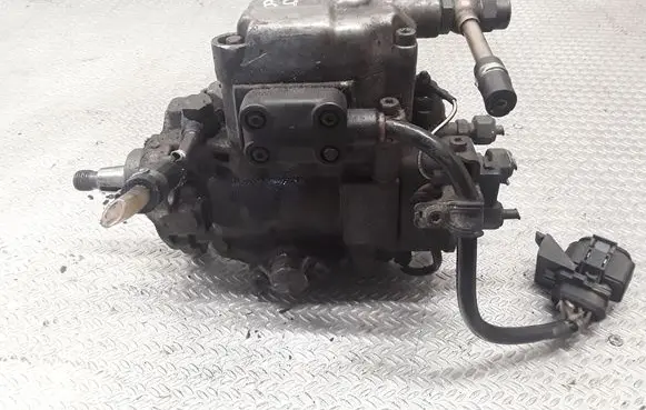 Audi A4 S4 B5 8D Fuel injection high pressure pump 028130109H 0460404994