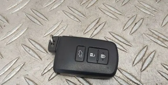 Toyota RAV 4 (XA40) Ignition key/card 