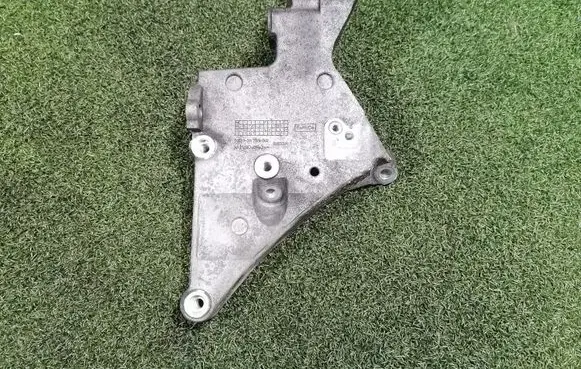 Jaguar XF X250 Engine mounting bracket 9X233K738BA
